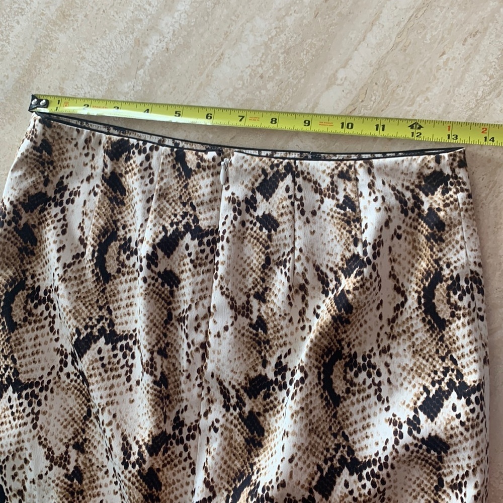 WHITE HOUSE BLACK MARKET WHBM Skirt, black/cream, snake/roses, back zip. 00 - Picture 13 of 17